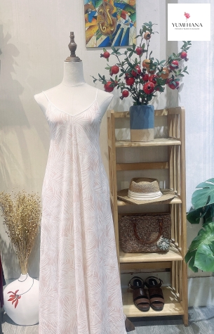 Đầm Maxi họa tiết lá hồng Yumi Hana
