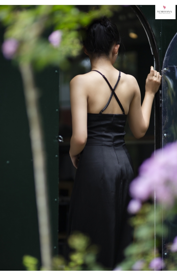 VÁY LỤA ĐEN HUYỀN BÍ - SANG TRỌNG Yumi Hana